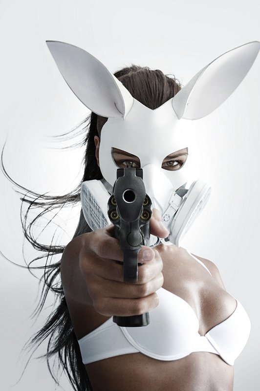 CENCIG_Delphine_Hold up_Fantasy_800px.jpg