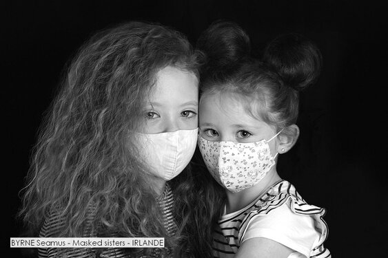 BYRNE Seamus - Masked sisters - IRLANDE.jpg