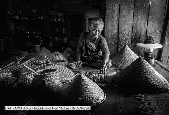 CAHYAWATI Ika - Traditional Hat Maker - INDONESIE.jpg