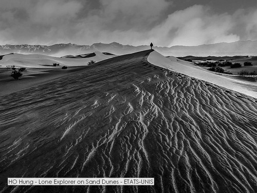 HO Hung - Lone Explorer on Sand Dunes - ETATS-UNIS.jpg