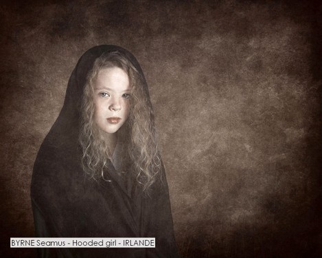 BYRNE Seamus - Hooded girl - IRLANDE.jpg