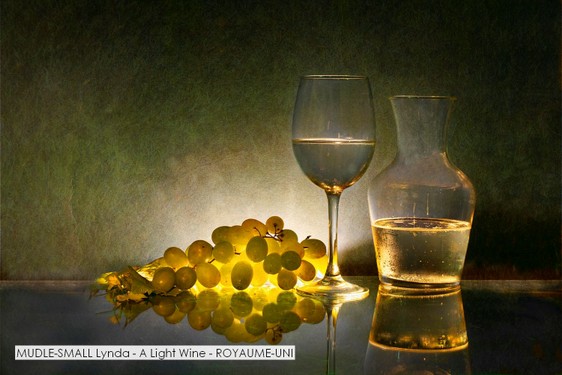 MUDLE-SMALL Lynda - A Light Wine - ROYAUME-UNI.jpg