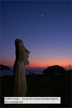 SMITH Andy - Moai at Sunrise Easter Island - ROYAUME-UNI.jpg