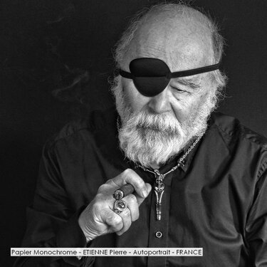 Papier Monochrome - ETIENNE Pierre - Autoportrait - FRANCE.jpg