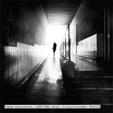 Papier Monochrome - LABRUYERE James - Au bout la lumière - FRANCE.jpg