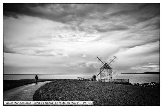 Papier Monochrome - LEPLEY Bernard - La route du Moulin - FRANCE.jpg