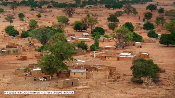 IP Voyage - DECAUDIN Bernard - Kassena village2 - FRANCE.jpg