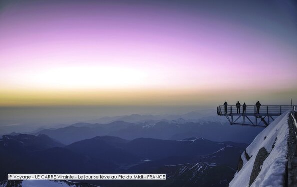 IP Voyage - LE CARRE Virginie - Le jour se lève au Pic du Midi - FRANCE.jpg