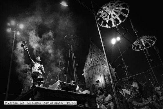 IP Voyage - MATHIAS Gerard - Aarti ceremony - FRANCE.jpg