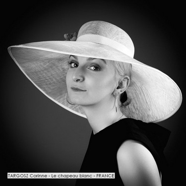 TARGOSZ Corinne - Le chapeau blanc - FRANCE.jpg